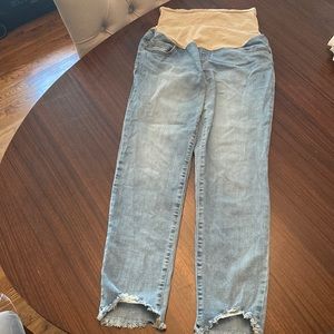 Maternity cropped jeans with frayed edges
